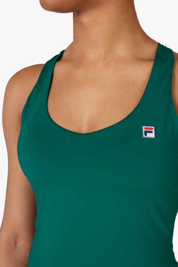 Camiseta de tenis verde con espalda en forma de U