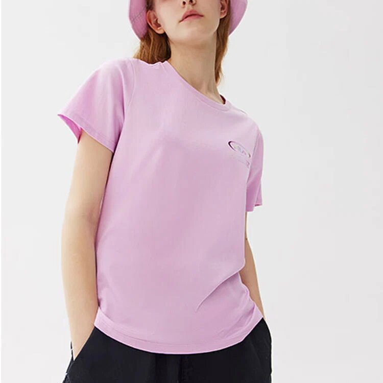 Camiseta deportiva casual de pantalones cortos con logo impreso, color púrpura