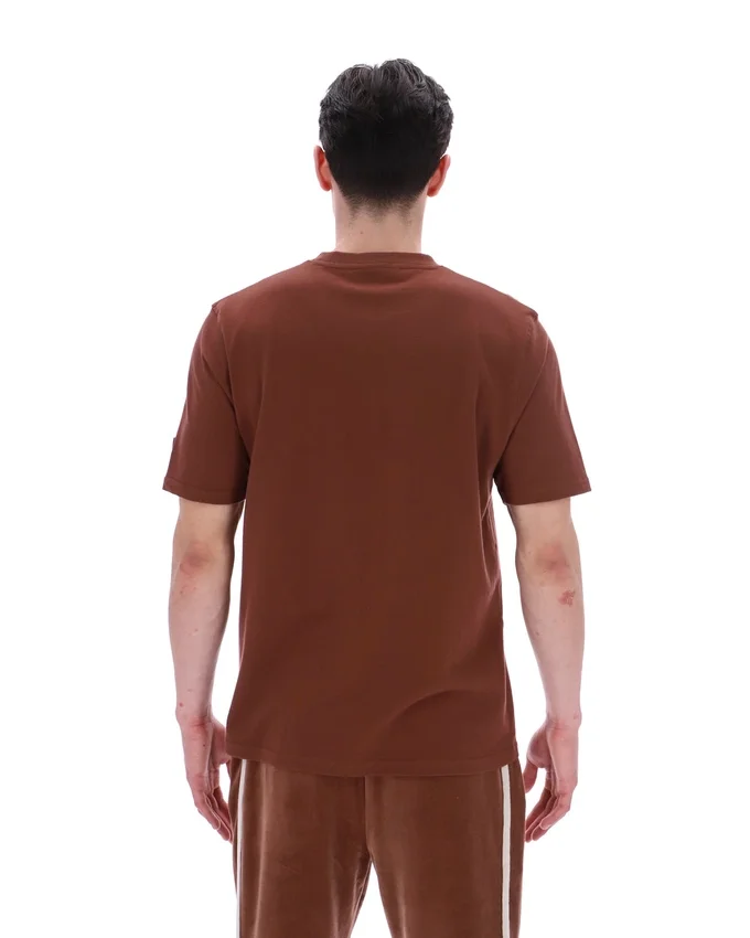Camiseta Pepe color capuchino con logotipo flocado