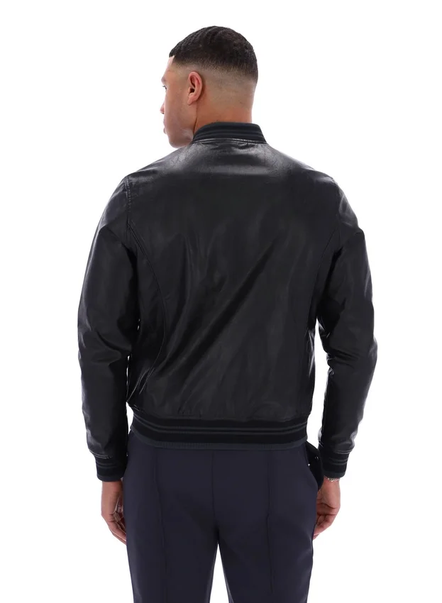 Chaqueta de imitación de cuero «Malyk Archive Influence» en negro