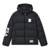 Chaqueta de plumón con capucha oversize de la colaboración Fila x Mihara Yasuhiro «Negro, Blanco, Azul»