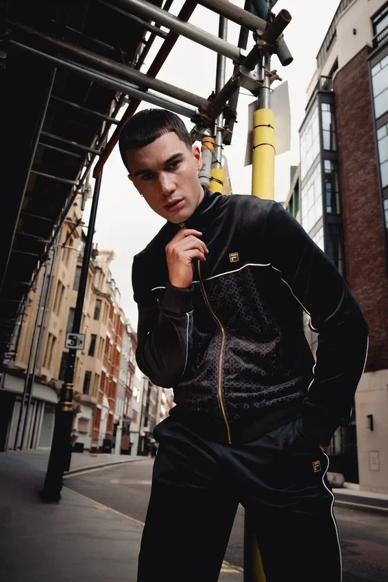Chaqueta de terciopelo negra Higgans con cremallera completa