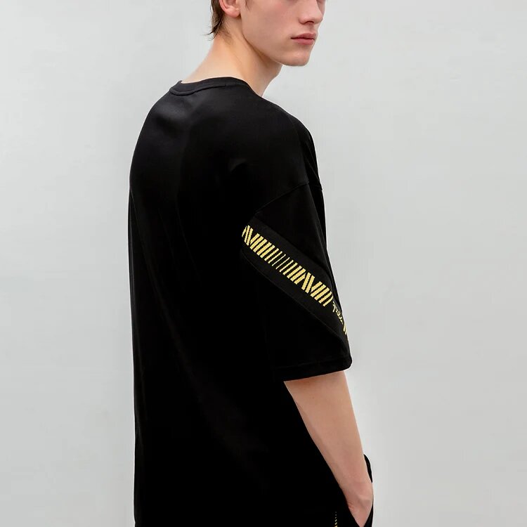 Estilo de pareja de pantalones cortos holgados, negro