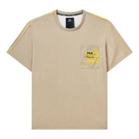 Fila x 3.1 Phillip Lim: Camiseta deportiva de manga corta, cuello redondo, transpirable y con bolsillo con estampado del logotipo para hombre, color marrón
