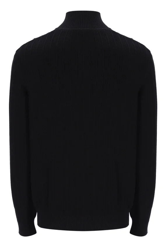 Jersey de punto texturizado con cuello de embudo y cremallera de 1/4 de Stevie en negro