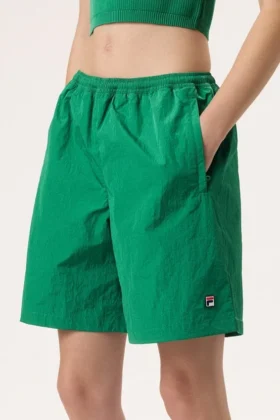 Pantalones cortos arrugados verdes Fila x Hailey