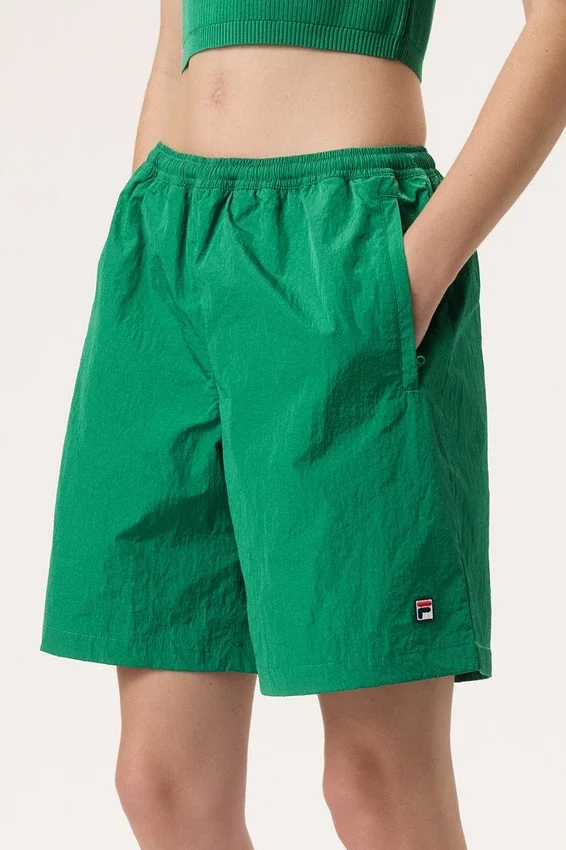 Pantalones cortos arrugados verdes Fila x Hailey