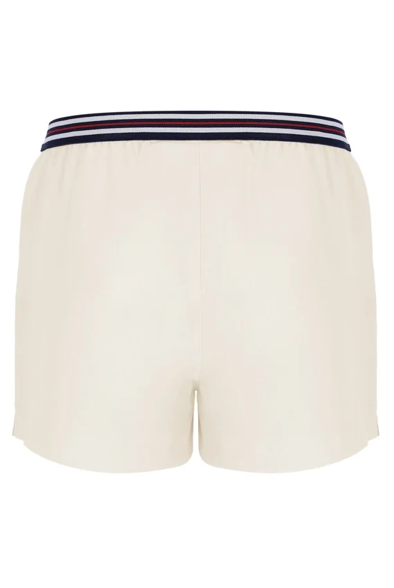 Pantalones cortos de felpa a rayas con bolsillos High Tide en color Gardenia