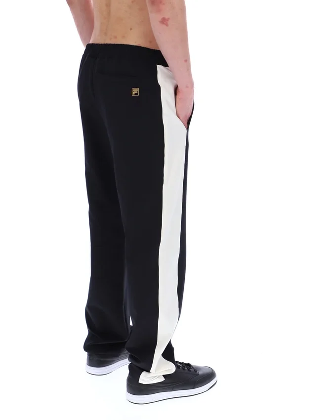 Pantalones negros inspirados en el tenis de Ali