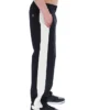 Pantalones negros inspirados en el tenis de Ali