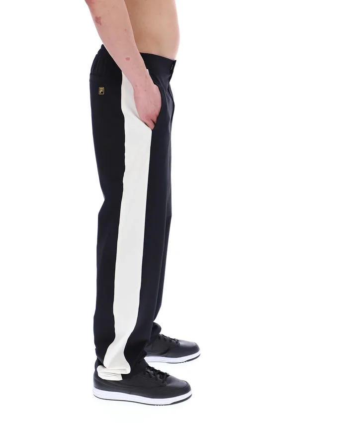 Pantalones negros inspirados en el tenis de Ali