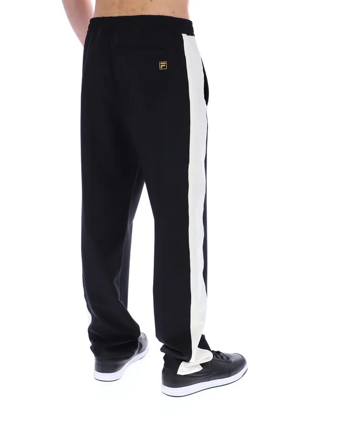 Pantalones negros inspirados en el tenis de Ali