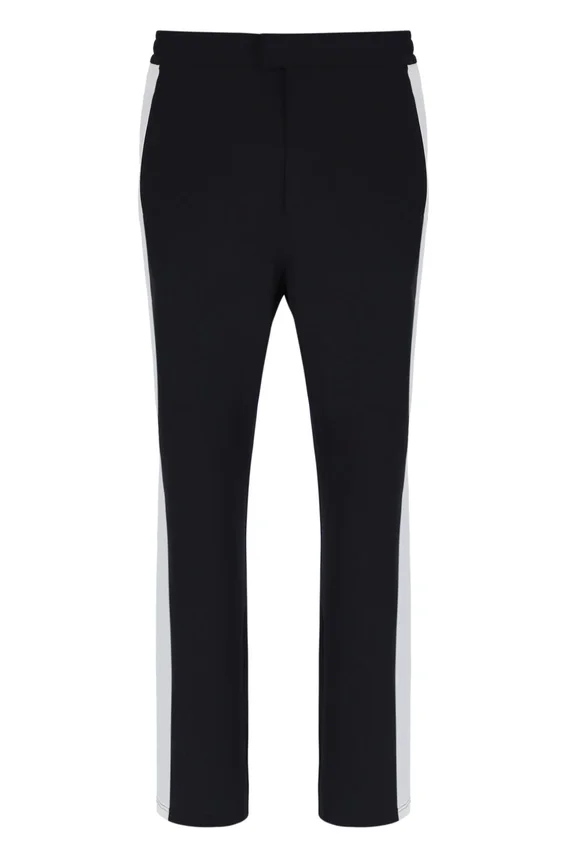 Pantalones negros inspirados en el tenis de Ali