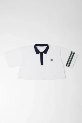 Polo corto acampanado en blanco roto con cuello en contraste