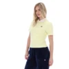 Polo Juno Fitted Iconic en amarillo cera