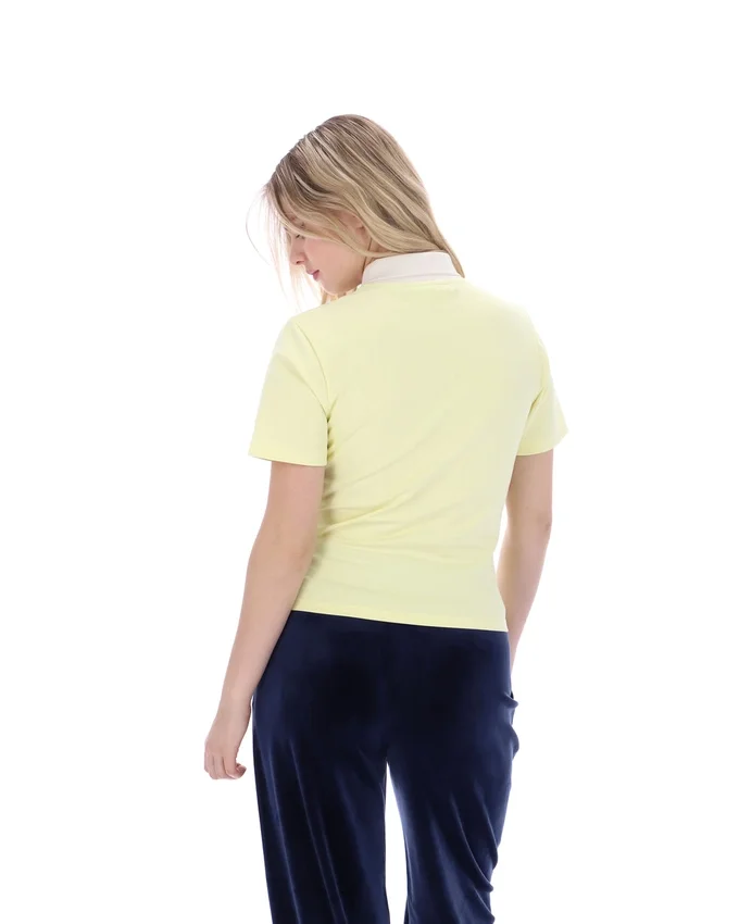 Polo Juno Fitted Iconic en amarillo cera