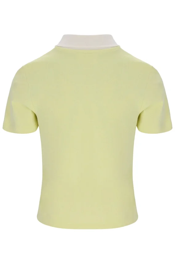 Polo Juno Fitted Iconic en amarillo cera