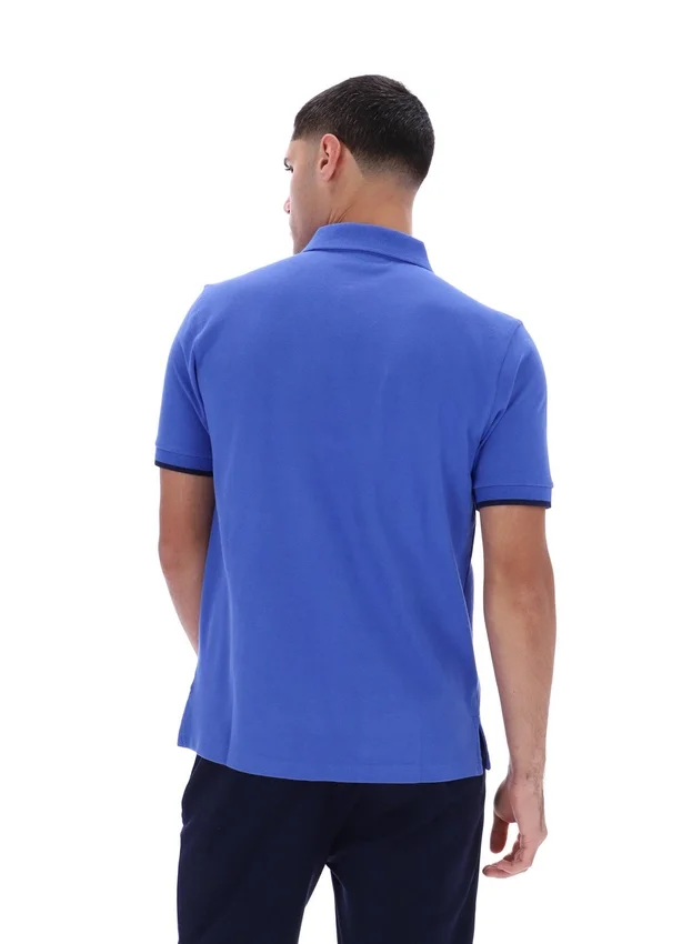 Polo Pablo de tres botones con ribete en azul deslumbrante