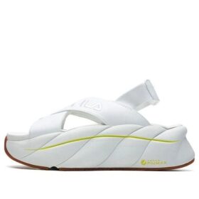 Sandalias deportivas en blanco brillante