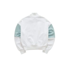 Sudadera deportiva de cuello alto con media cremallera y capucha en colores contrastantes, blanca
