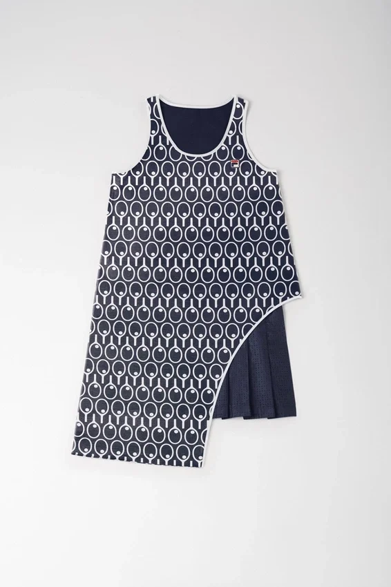 Vestido azul medianoche con espalda nadadora de doble capa
