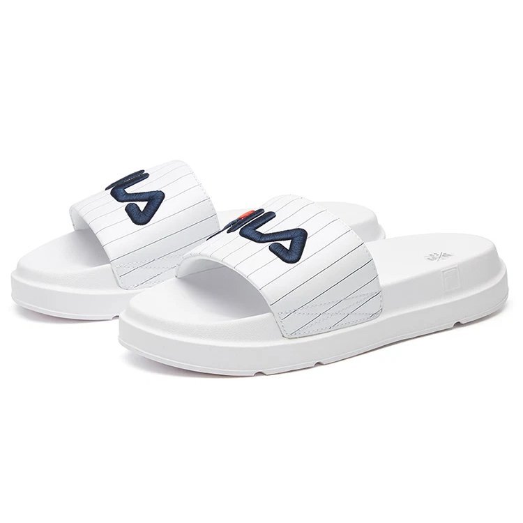 Zapatillas blancas de suela gruesa