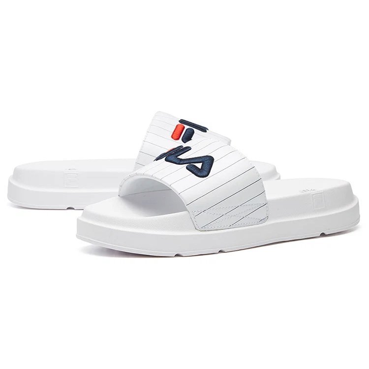 Zapatillas blancas de suela gruesa