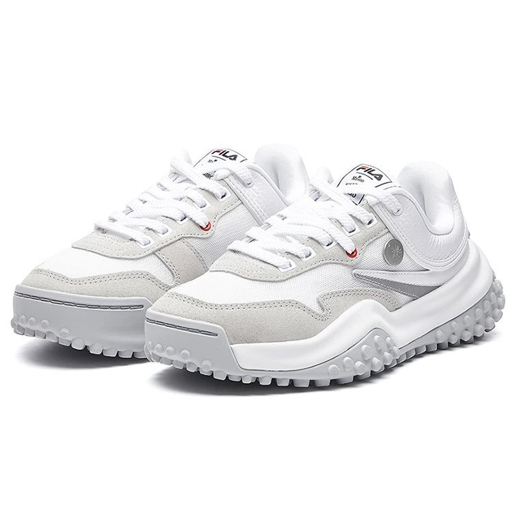 Zapatillas Mihara x Fila T1 con lunares, blanco/gris