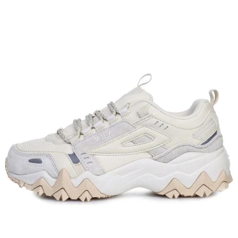 Zapatillas Oakmont TR de la colección Fila x BTS Colorful Summer en beige/blanco/gris