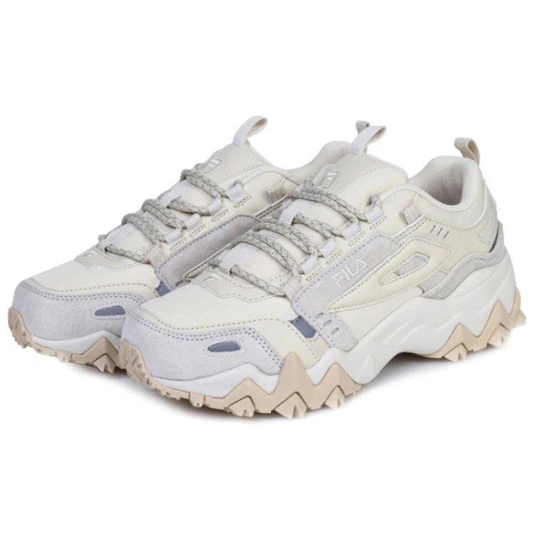 Zapatillas Oakmont TR de la colección Fila x BTS Colorful Summer en beige/blanco/gris