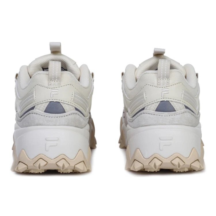 Zapatillas Oakmont TR de la colección Fila x BTS Colorful Summer en beige/blanco/gris