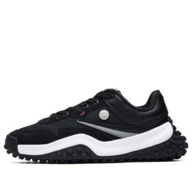 Zapatos Mihara x Fila T1 con lunares, color negro