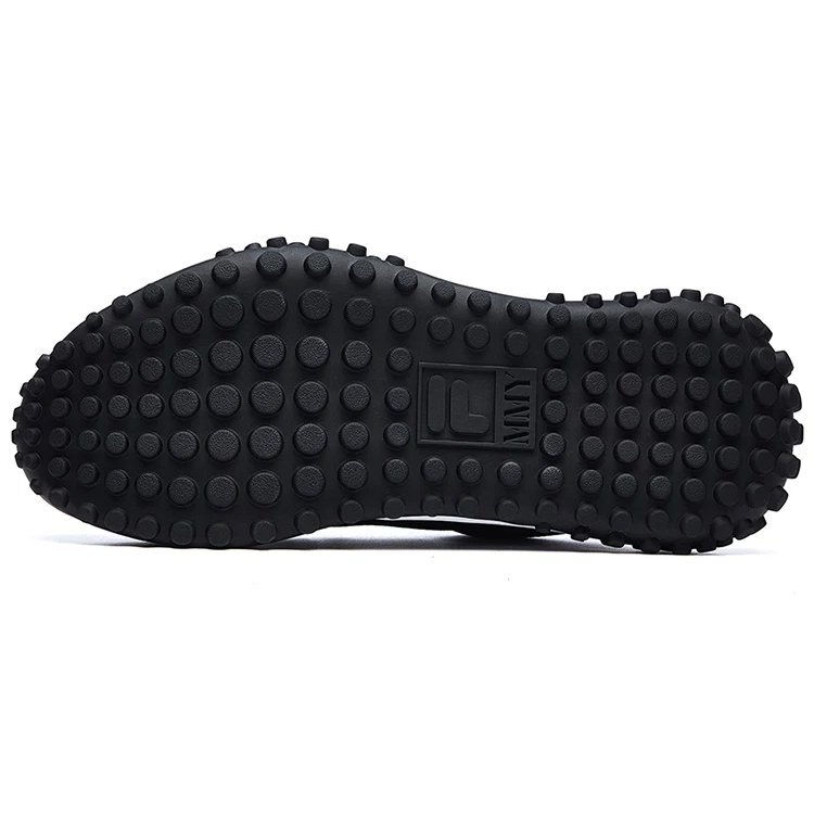 Zapatos Mihara x Fila T1 con lunares, color negro